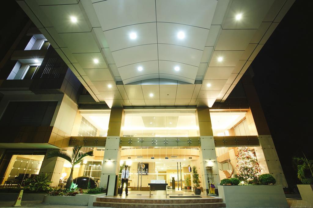 Big 8 Corporate Hotel Tagum Bagian luar foto