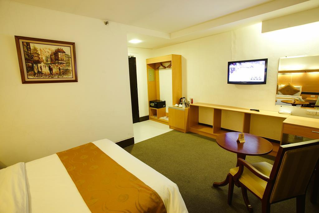Big 8 Corporate Hotel Tagum Bagian luar foto