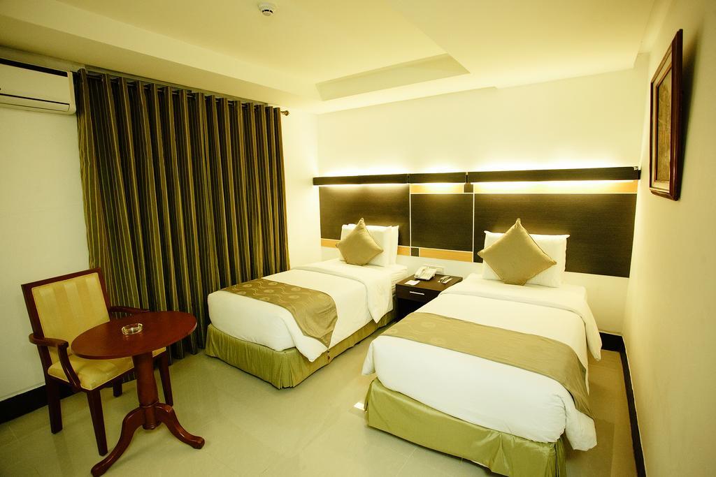 Big 8 Corporate Hotel Tagum Bagian luar foto