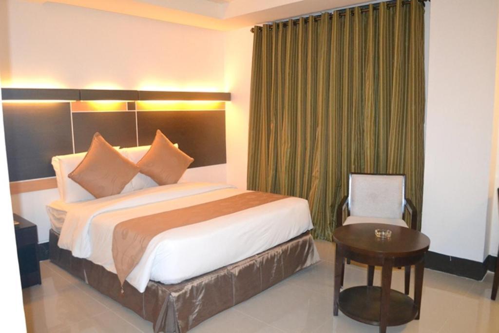 Big 8 Corporate Hotel Tagum Bagian luar foto