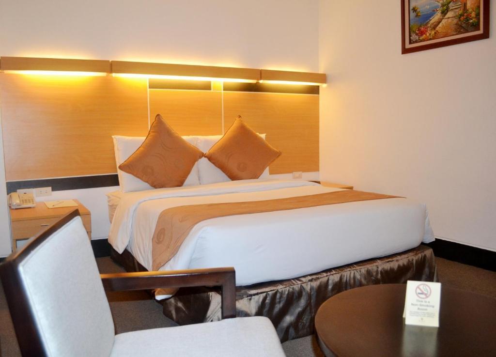 Big 8 Corporate Hotel Tagum Ruang foto